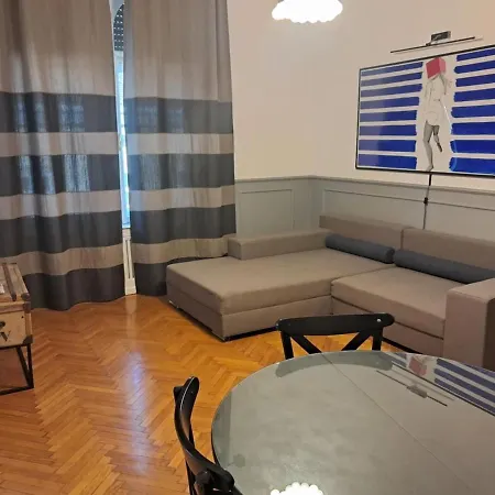 Apartment Eclectic Design Right In The Center