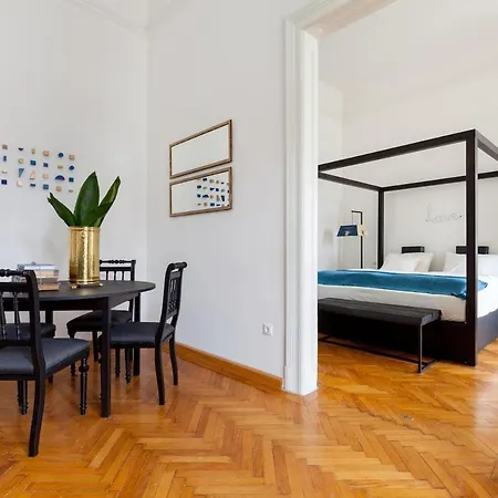 Eclectic Design Right In The Center Apartmán