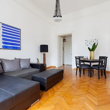 Eclectic Design Right In The Center Apartment *
